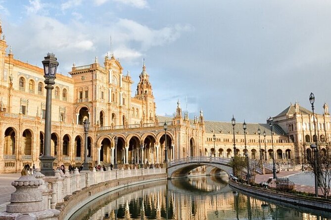 Seville Jewish Quarter and Santa Cruz Walking Tour With A Guide - Plaza del Triunfo Views: Giralda and Alcázar Without the Planning Headache