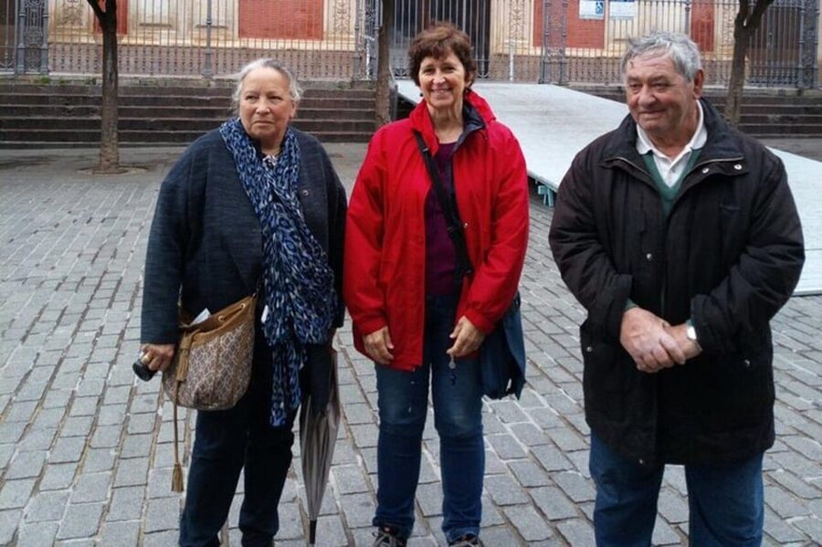 Seville : Jewish Quarter & Santa Cruz Walking Tour - Plaza de Los Refinadores: Sephardic Walls and Gates
