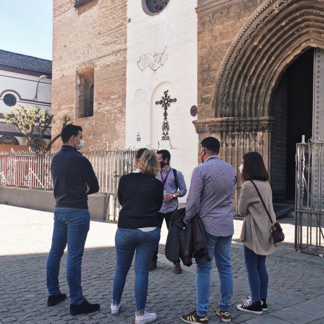 Seville Jewish Quarter walking tour: Santa Cruz District - Plaza de Doña Elvira: where romance meets everyday life