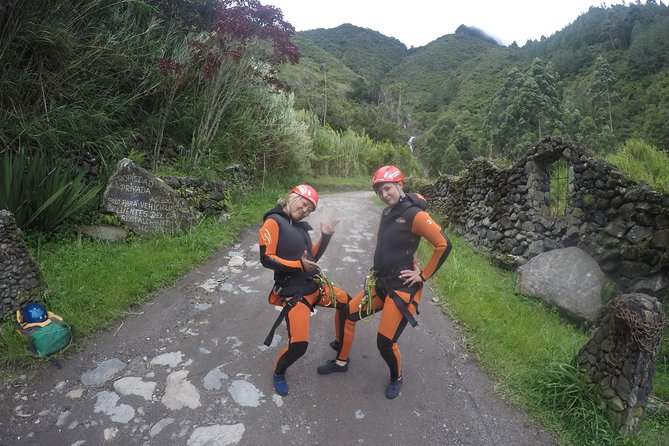 Small-Group Canyoning Experience in Baños de Agua Santa - Quick Hits: Chamana Canyoning in a Six-Person Group