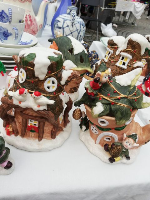 Stockholm: Christmas Traditions & Food Small Group Tour - The food stops: sweet, savory, and built into the route