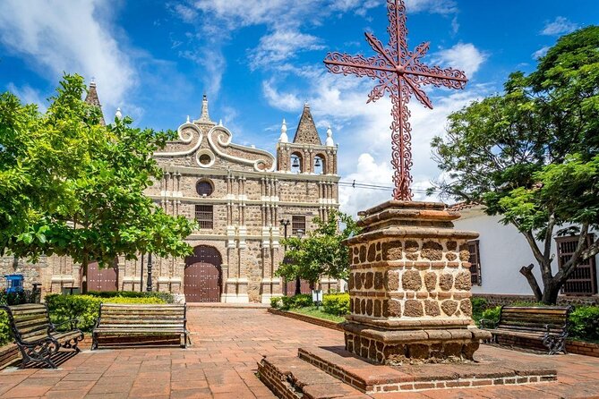 Tour Santa Fe de Antioquia - Stop: Juan del Corral museum and the church-and-town vibe