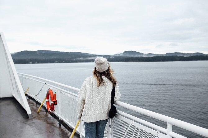 Victoria and Butchart Gardens Christmas Tour - Victoria’s Inner Harbour area: lights, shops, and a self-guided wander