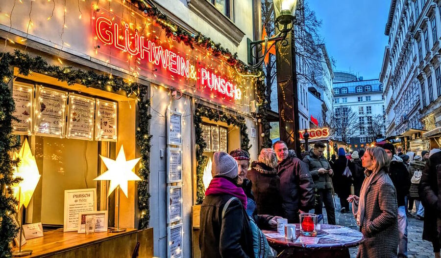 Vienna: Christmas Market Food and Drinks Tour - Key highlights at a glance