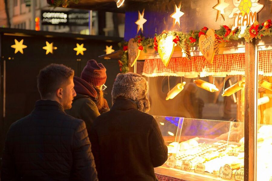 Vienna: Christmas Markets Tour - The route concept: classic markets plus alternative districts