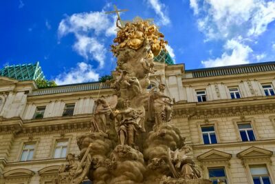 Vienna Christmas Tour - Start at Graben 13: the walk begins where the big decorations are