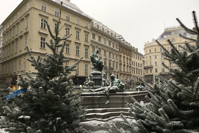 Vienna Christmas Tour - Am Hof: food stalls and the Zirbenpunsch factor