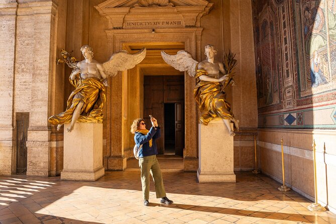 VIP After-hours Tour of Santa Maria Maggiore with Private Option - Entering the basilica route: loggia mosaics and the Hall of the Popes