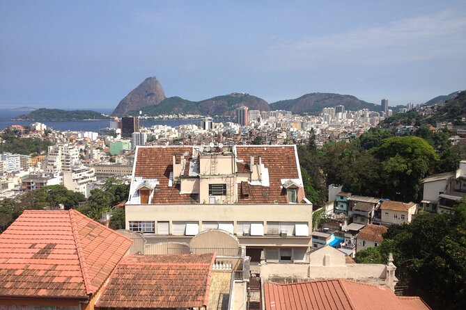 Walking tour of the bohemian neighborhoods of Santa Teresa and Lapa - Largo dos Guimarães: houses, views, and where people actually go