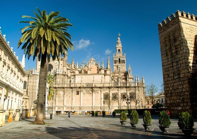 Walking tour through the old Jewish quarter of Santa Cruz. - Key Highlights You’ll Care About