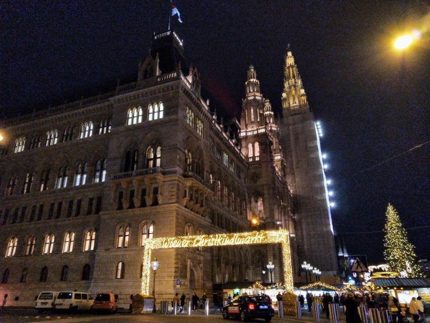 Wien: Tour with locals on the trails of the Christmas Tree - Meet at the Anker Clock: How the 2-Hour Walk Flows