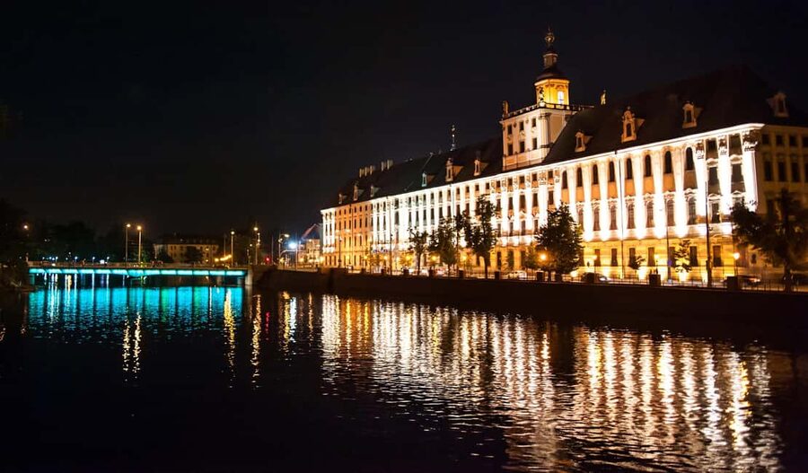 Wroclaw: Ticket for Old Town Christmas Cruise by Heated Ship - The 45-minute Oder cruise that actually feels cozy